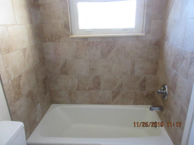 MANOR SHORES 1ST ADDN - Residential Lease