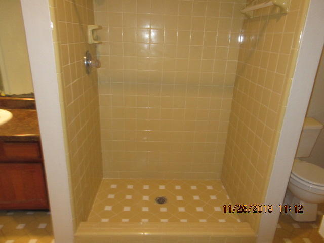 MANOR SHORES 1ST ADDN - Residential Lease