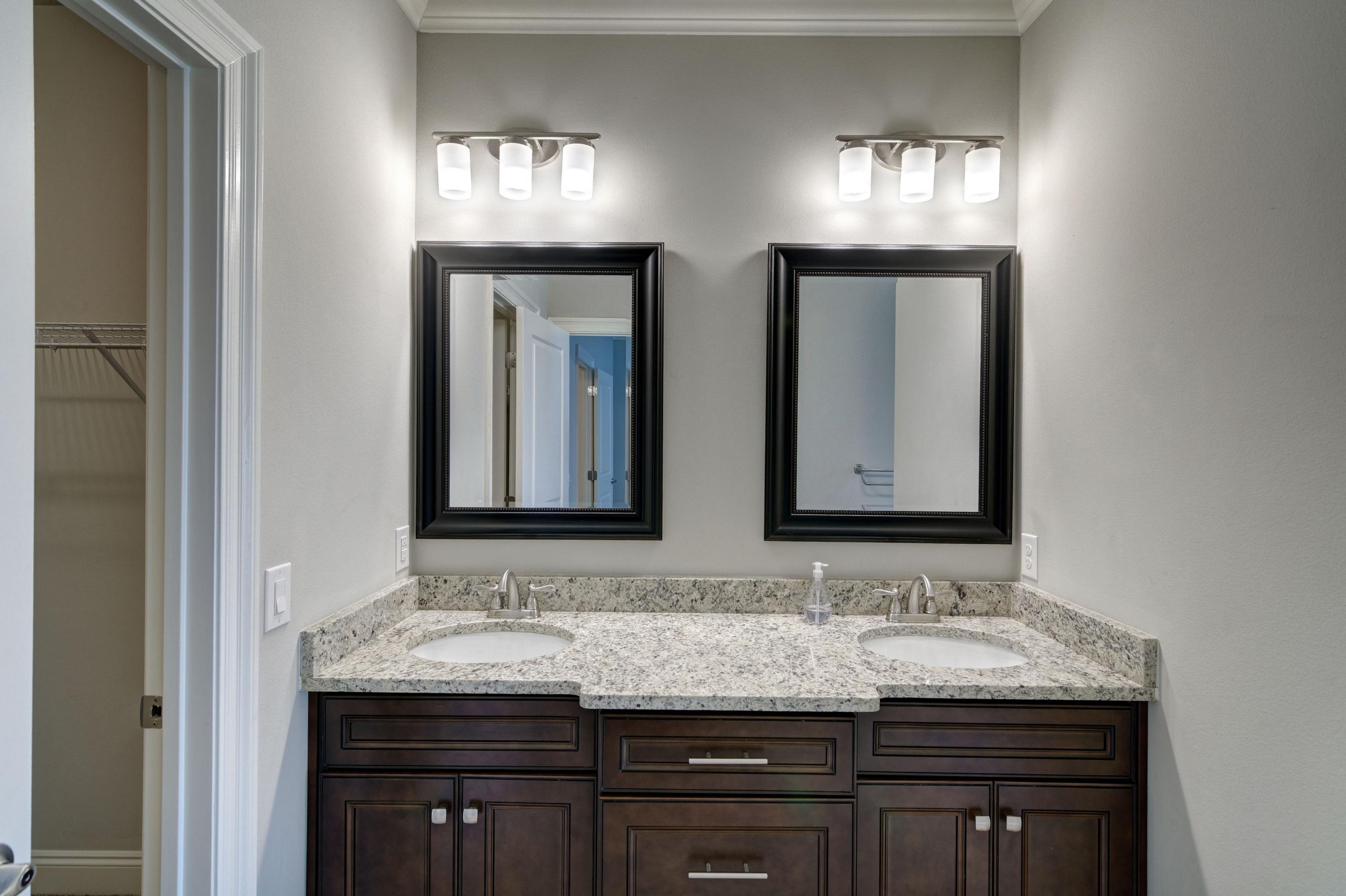 WEST NAVARRE - Residential
