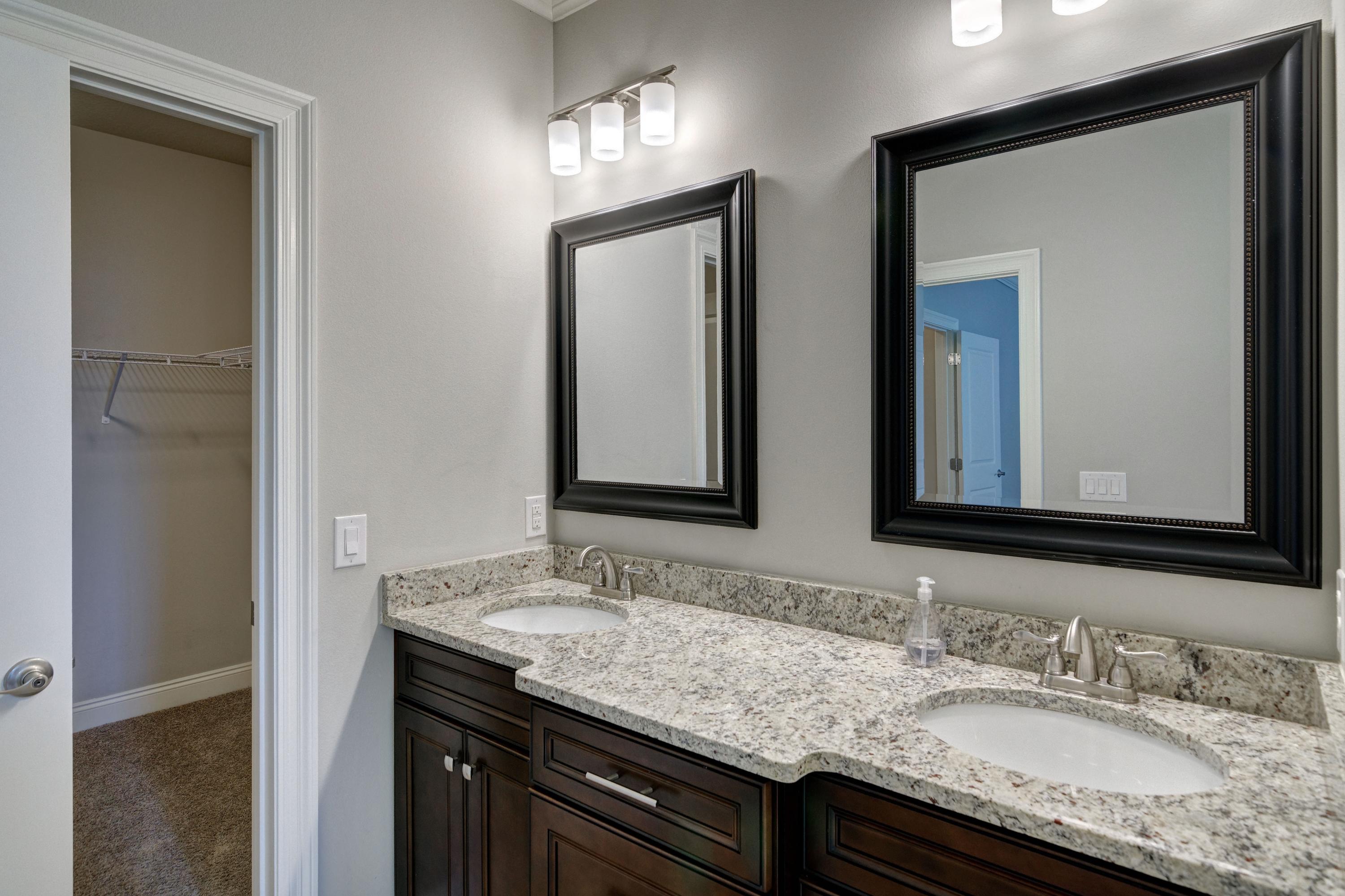 WEST NAVARRE - Residential