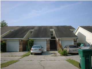 TOWNHOMES WITH GARAGE CONVENIENTLY LOCATED BETWEEN BASES. SPACIOUS FLEXIBLE FLOORPLAN.