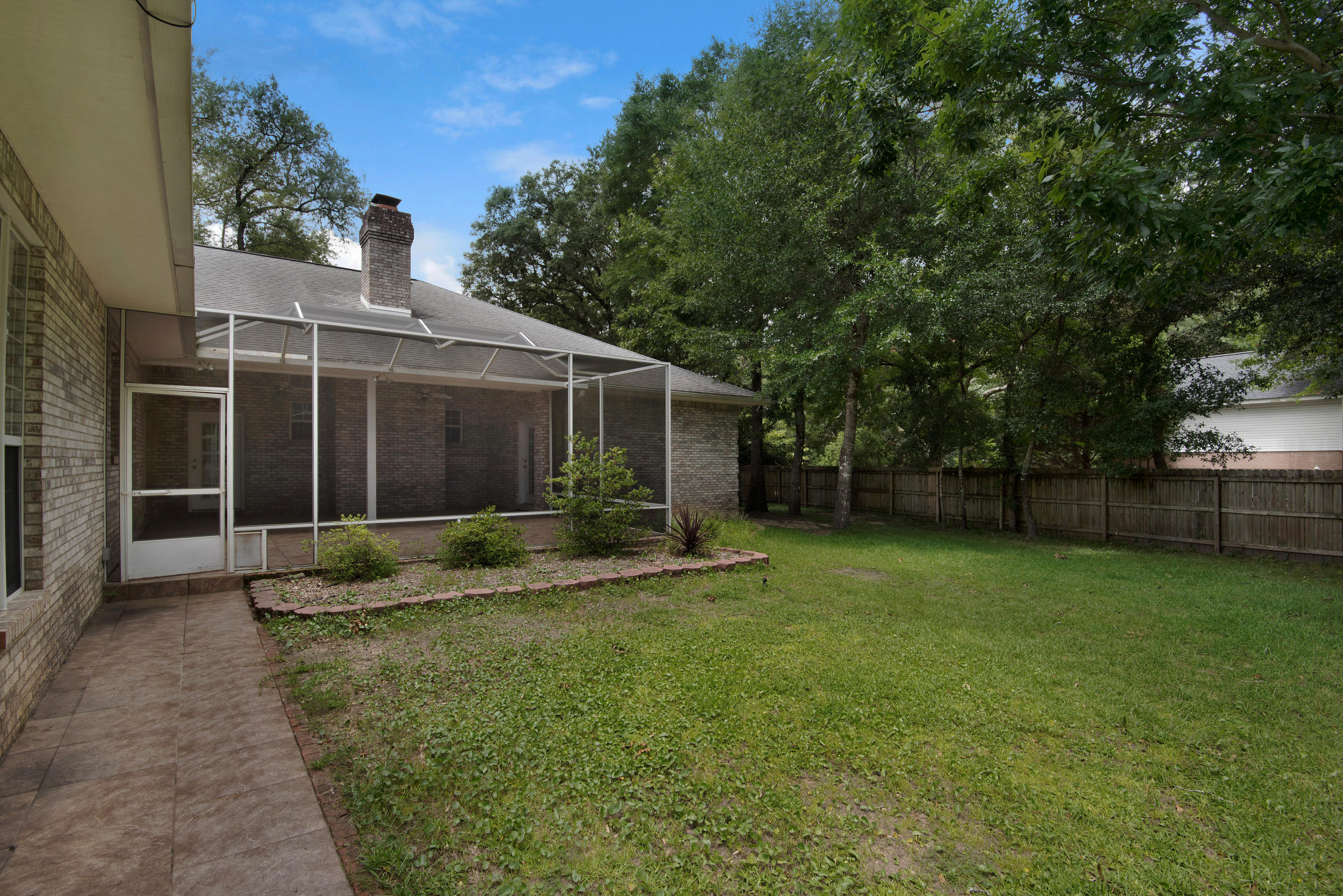 HUNTINGTON S/D PH 1 - Residential Lease