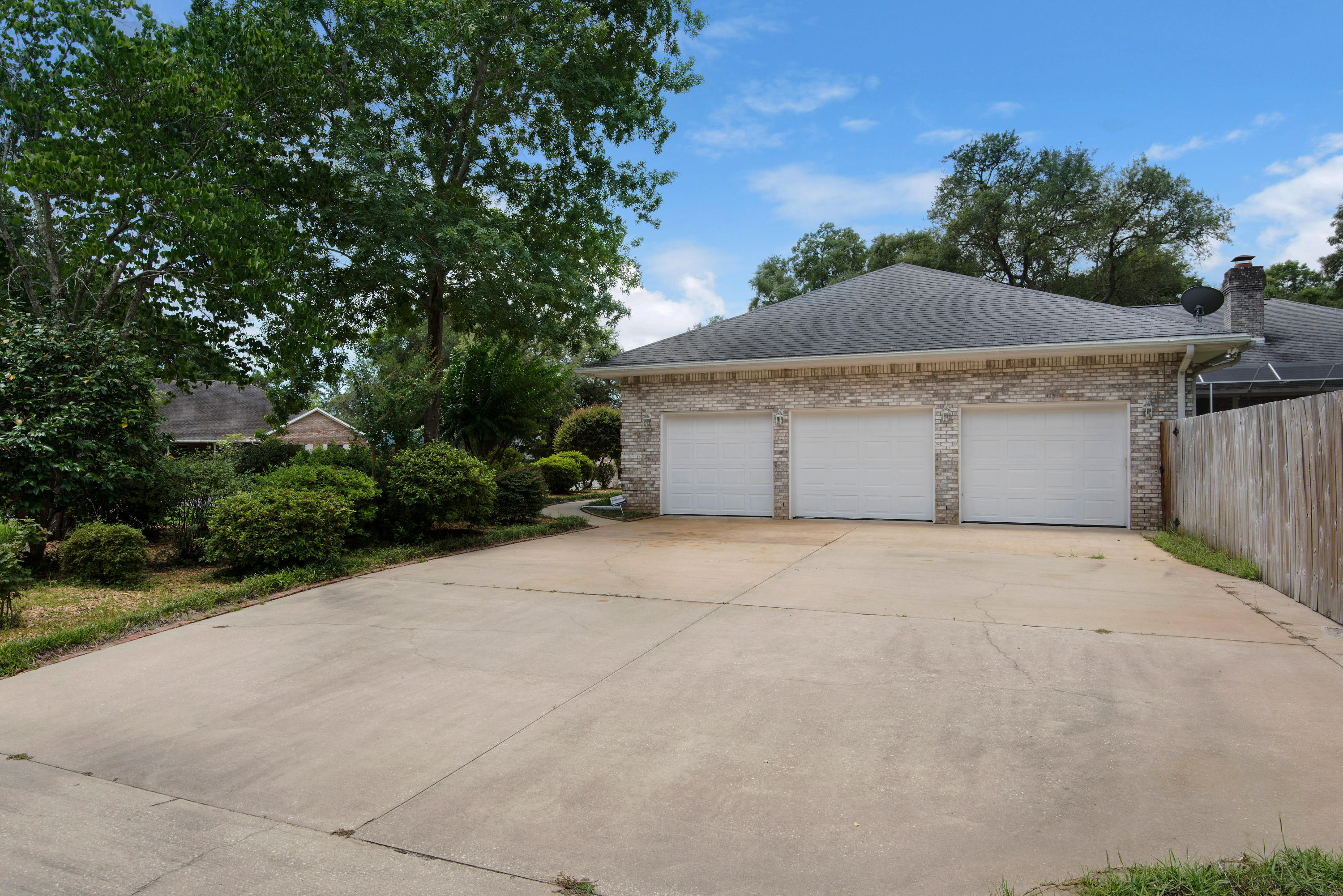 HUNTINGTON S/D PH 1 - Residential Lease