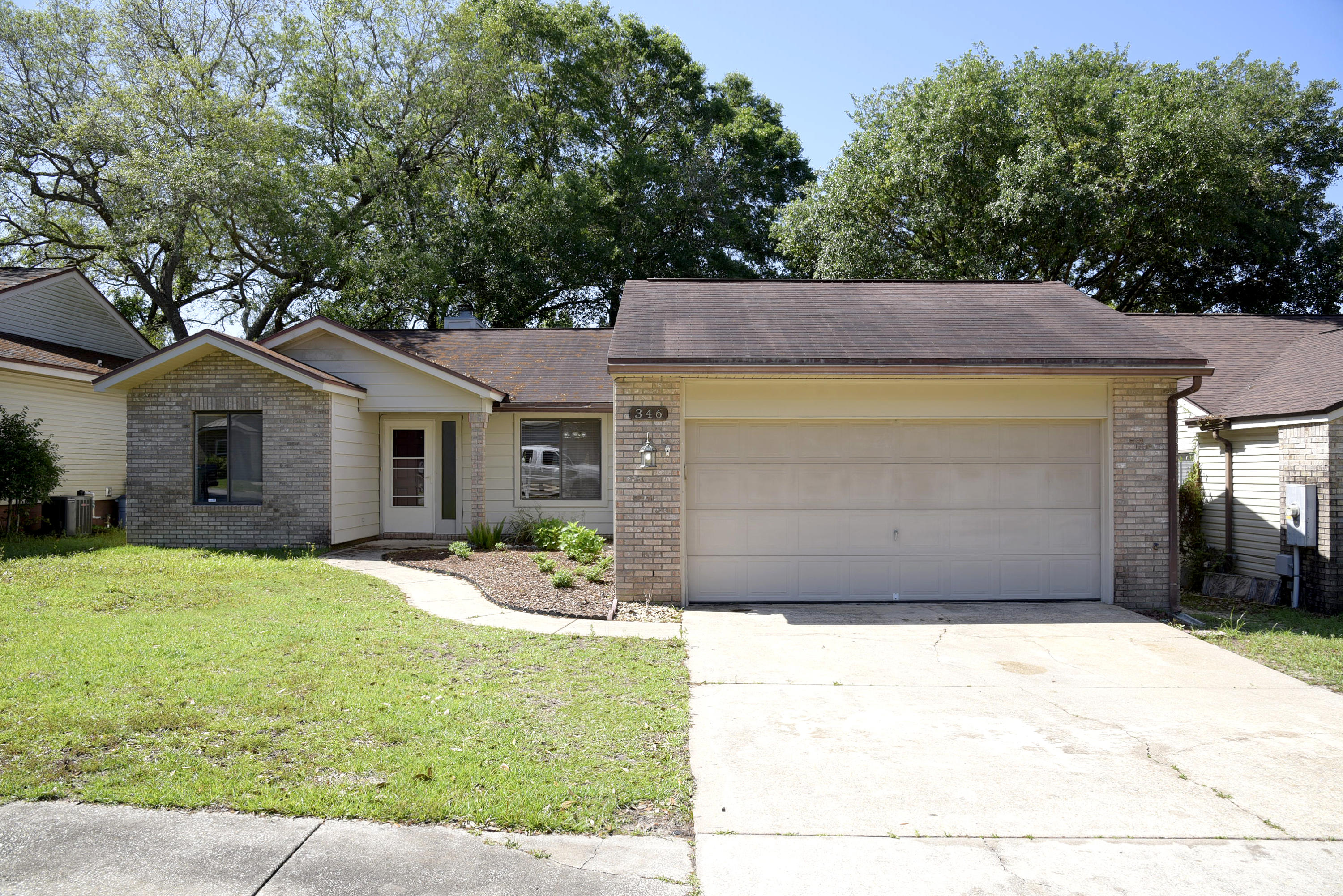 Fresh paint, new stainless appliances and new windows make this home move-in ready! A new roof will also be completed soon!  Enjoy the convenient location of this neighborhood which is close to schools and the hospital. This split bedroom plan has a master suite with adjoining bath and an open concept dining/great room featuring cathedral ceilings, a fireplace and laminate wood flooring.  Sliding glass doors access the screened porch and of course you'll love the eat-in kitchen with new appliances. Come take a look today!