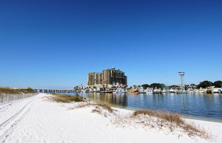 HOLIDAY ISLE - Land
