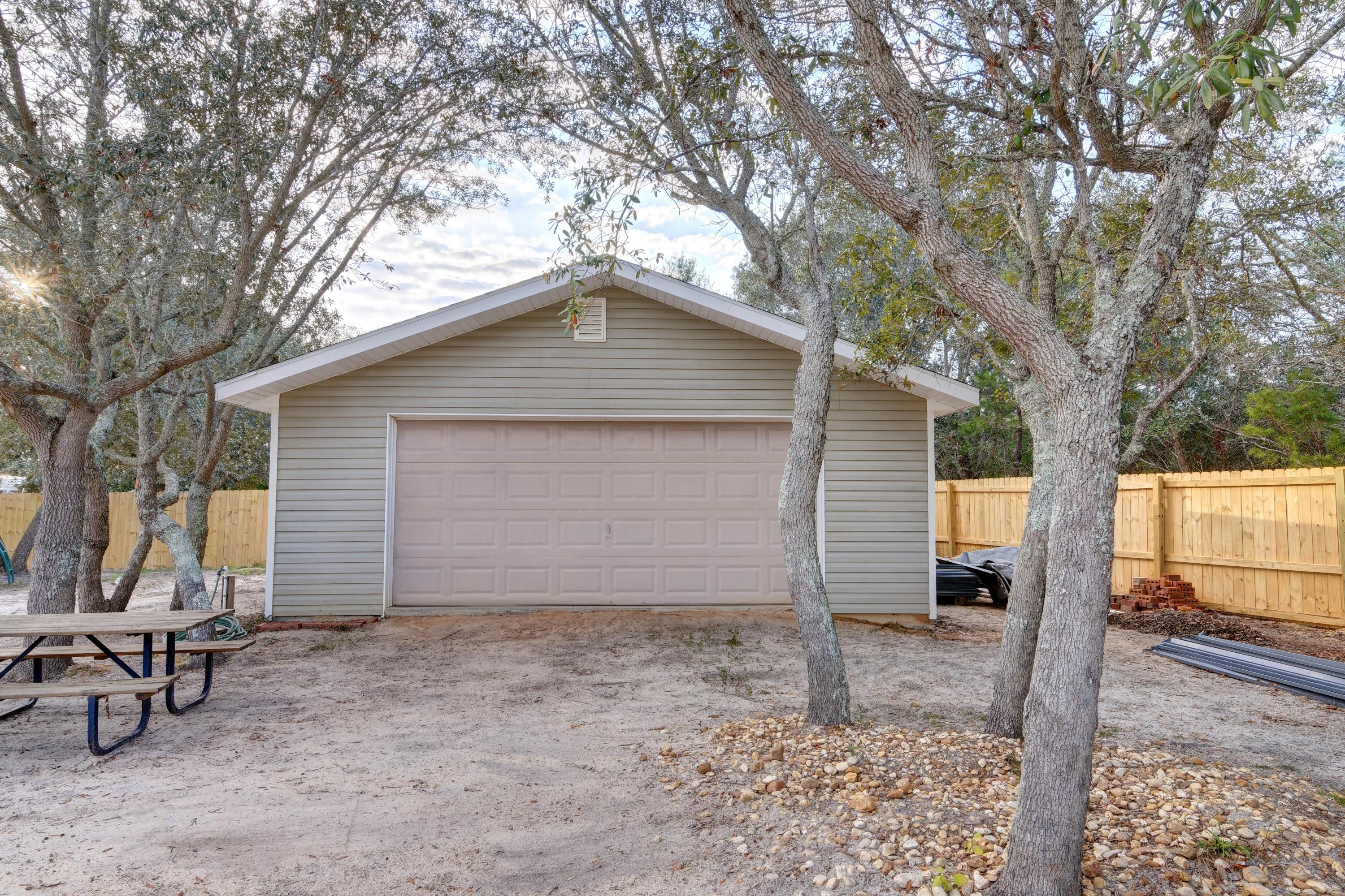 HICKORY SHORES - Residential