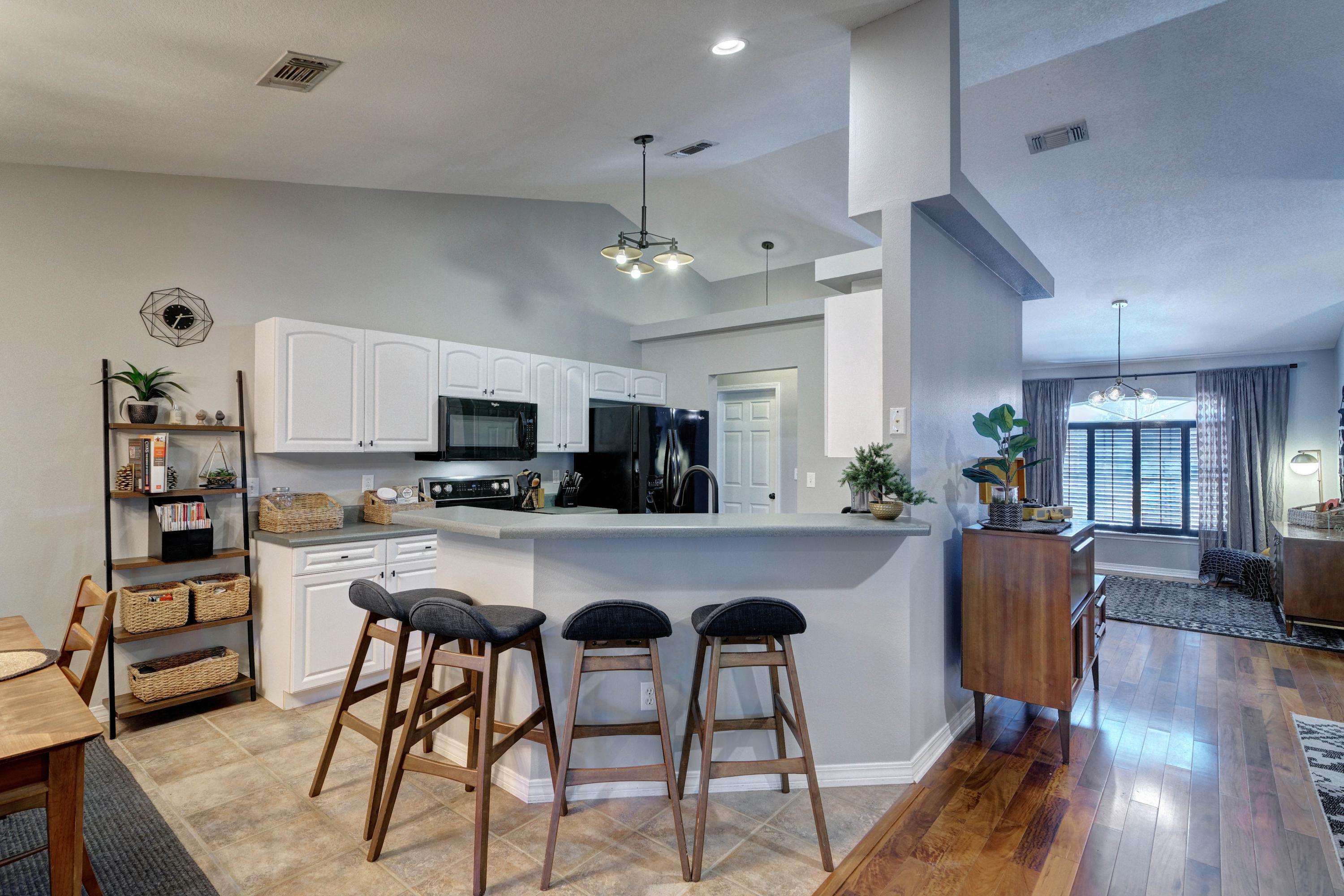 HICKORY SHORES - Residential