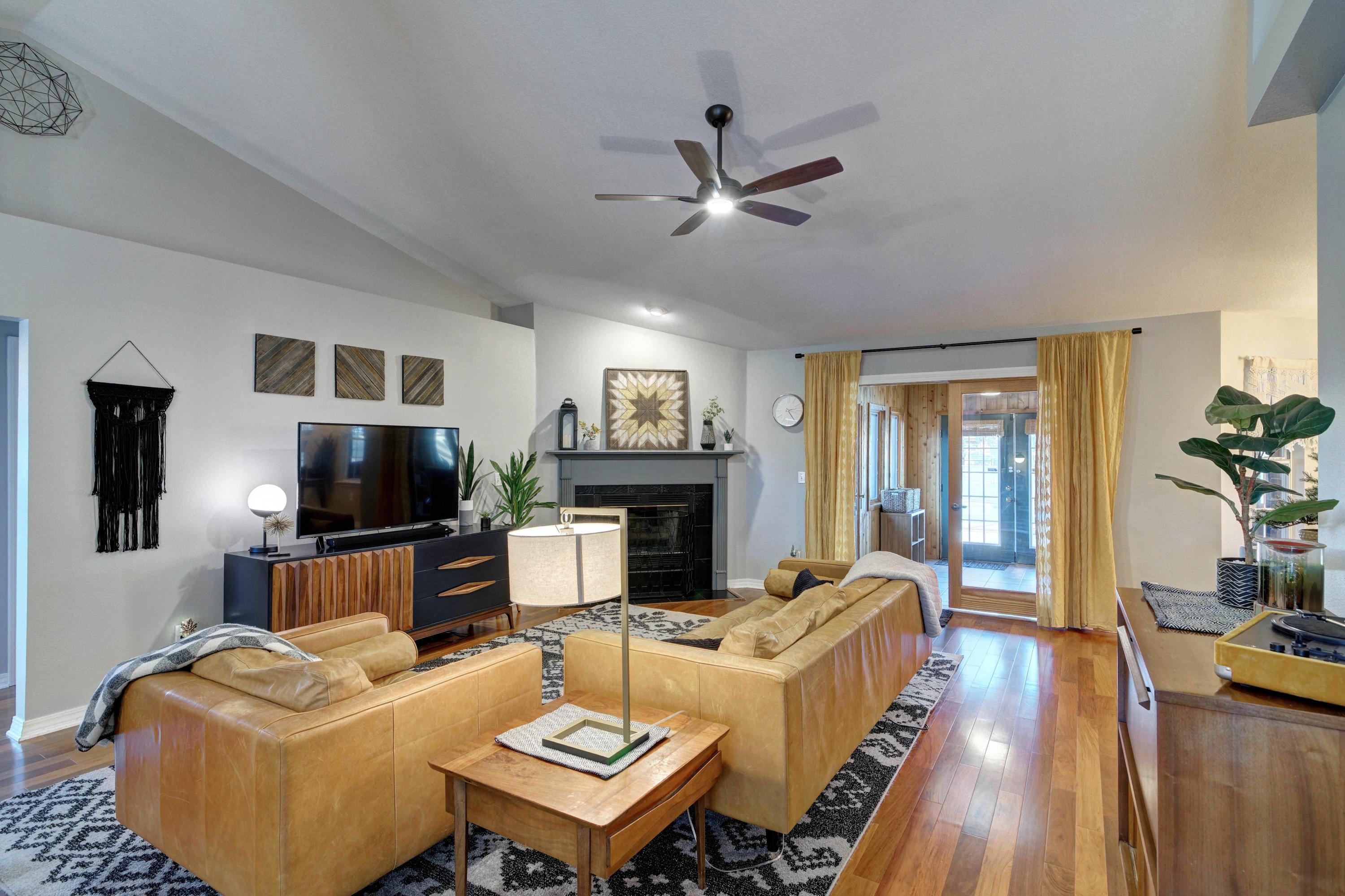 HICKORY SHORES - Residential