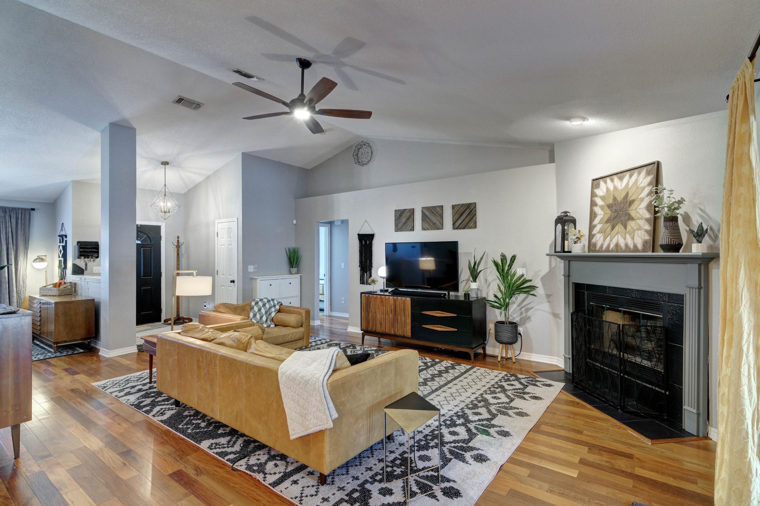 HICKORY SHORES - Residential