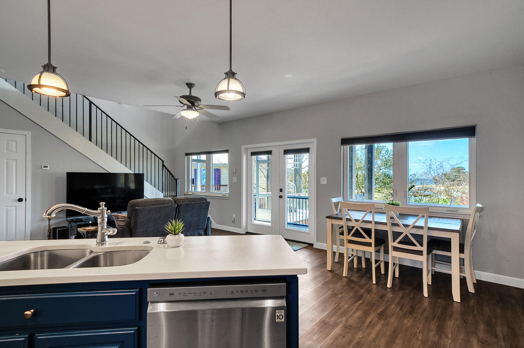 ORIOLE BEACH - Residential