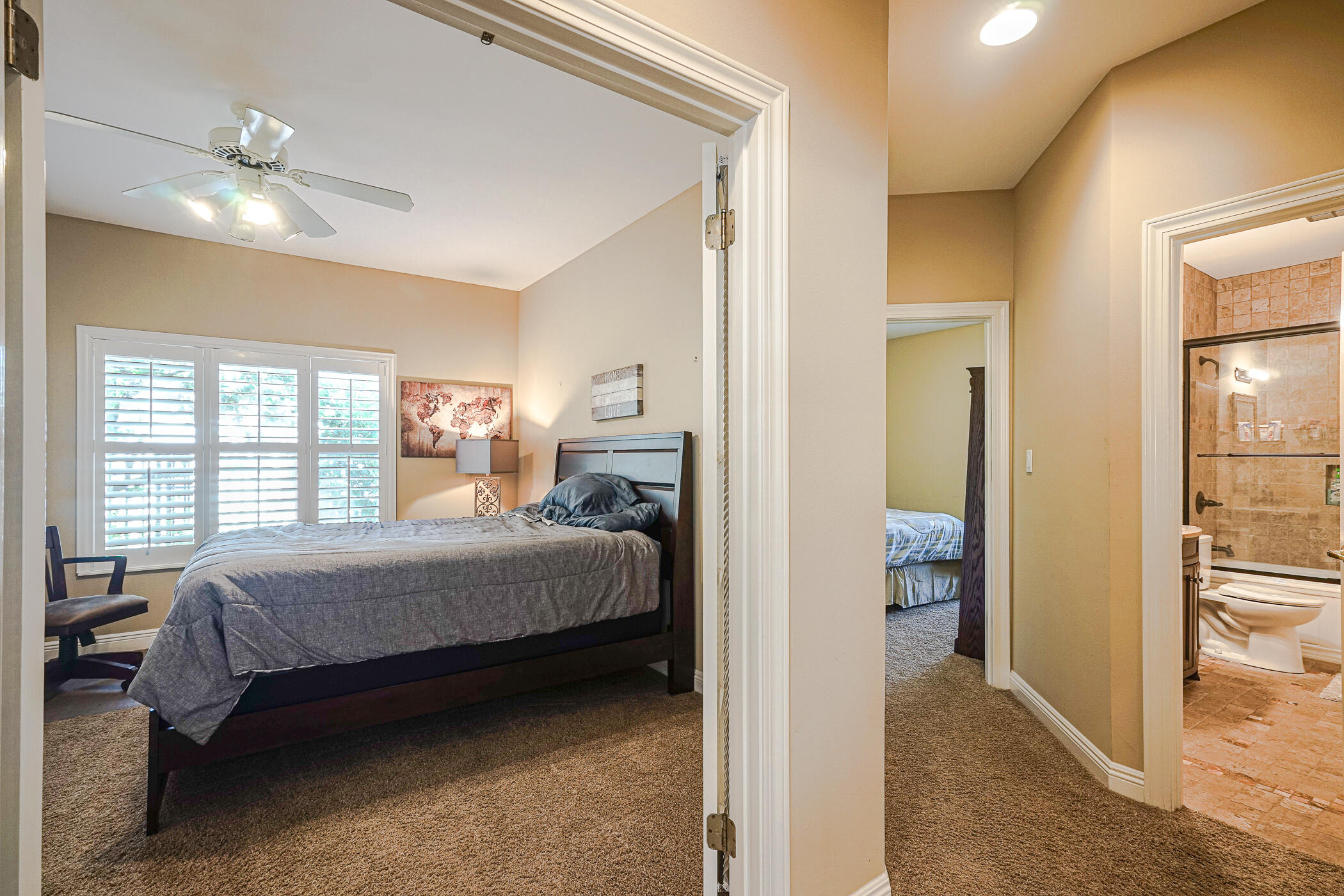 WHISPERING OAKS - Residential