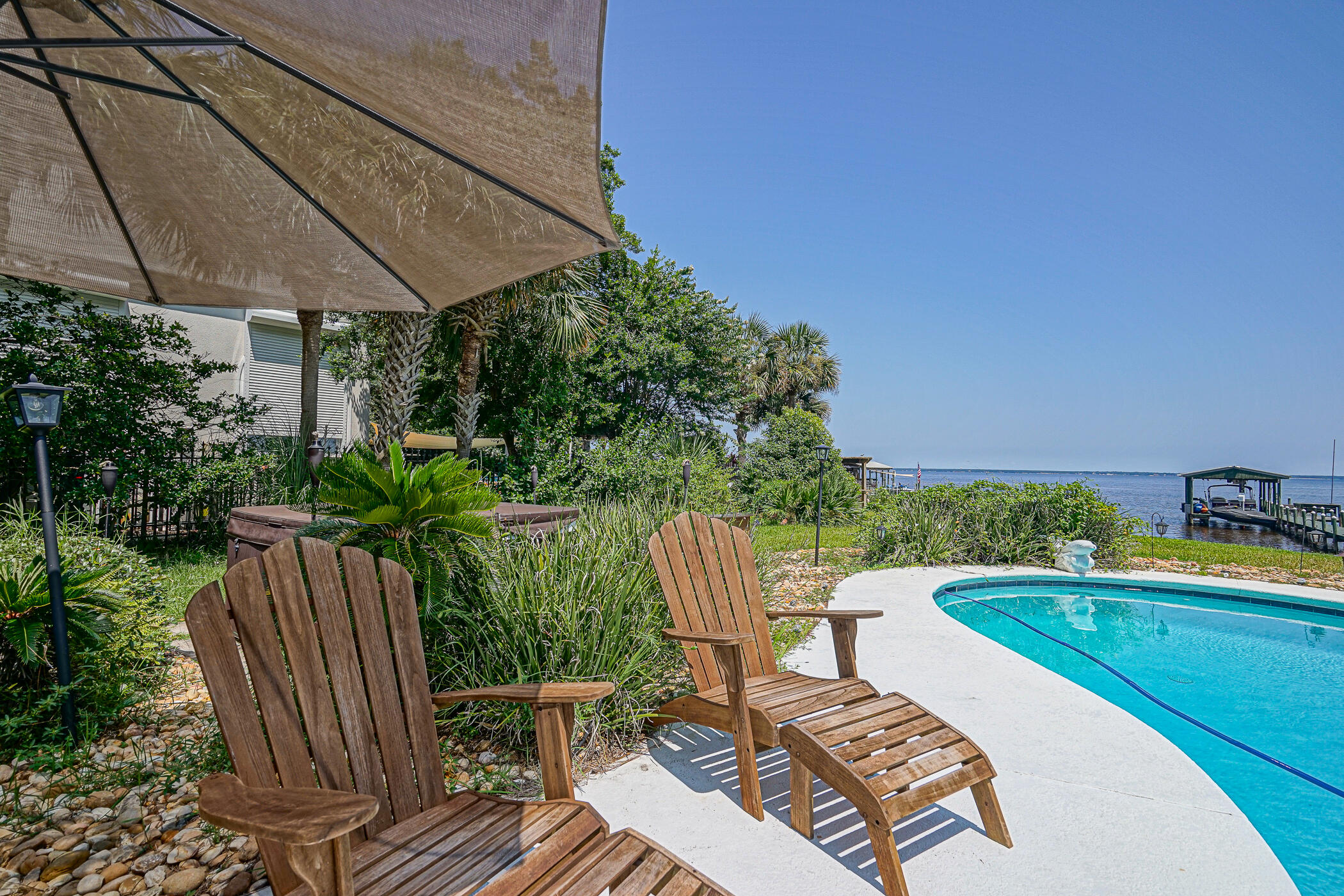 WHISPERING OAKS - Residential