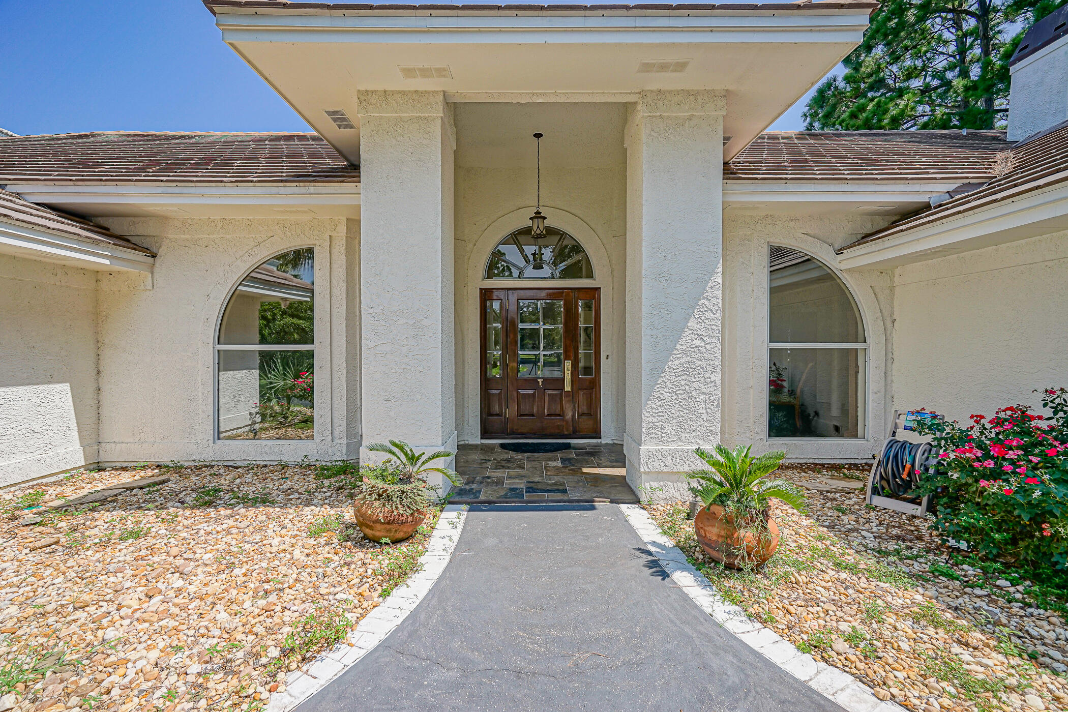 WHISPERING OAKS - Residential