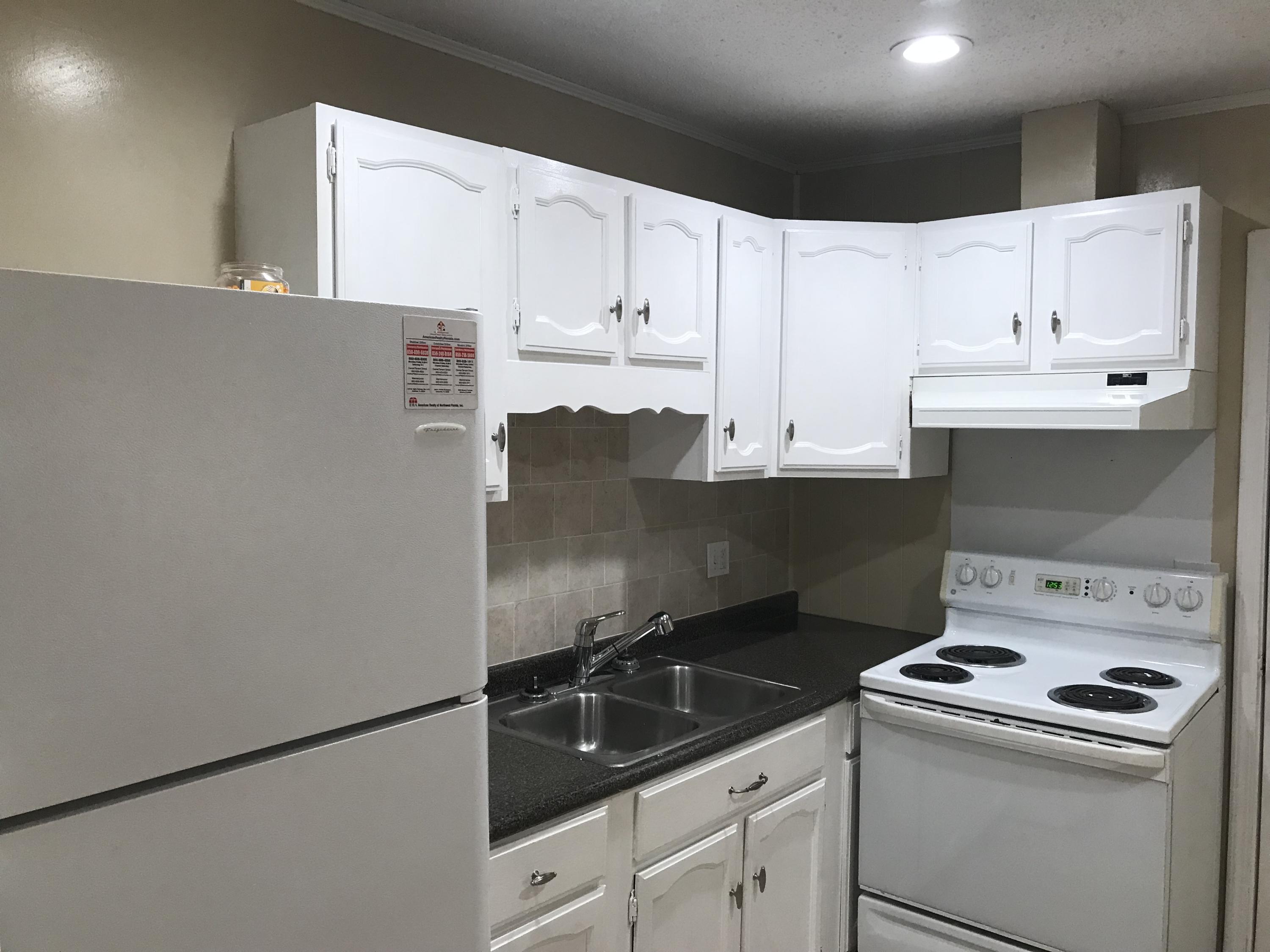 VALPARAISO PINECREST 2 - Residential Lease