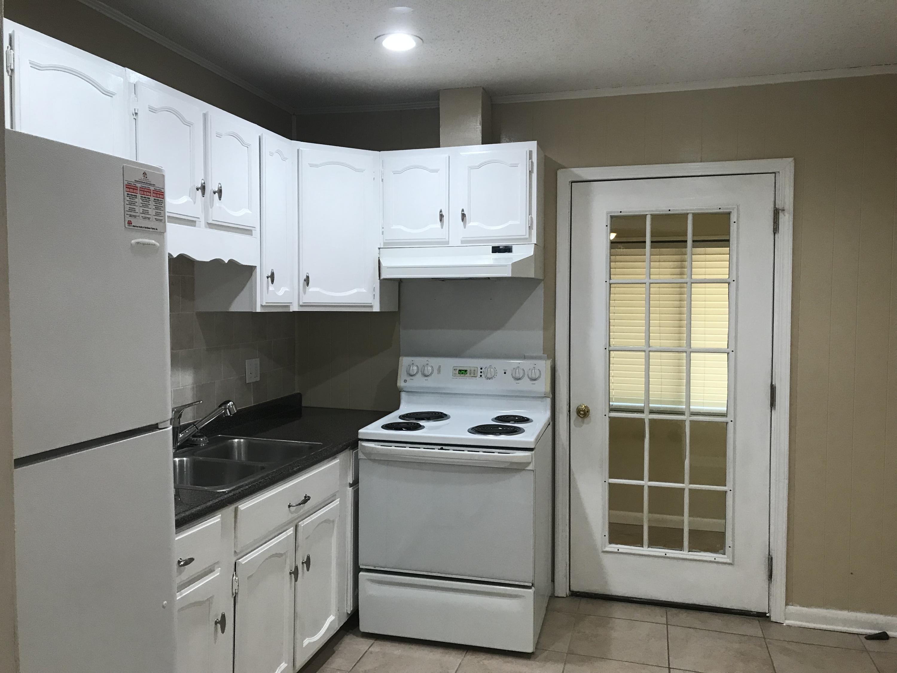 VALPARAISO PINECREST 2 - Residential Lease