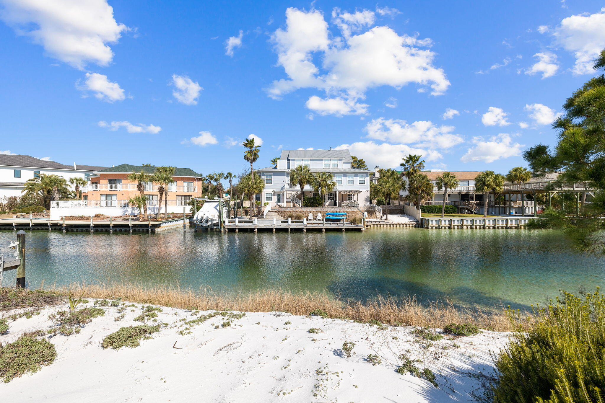 HOLIDAY ISLE - Land