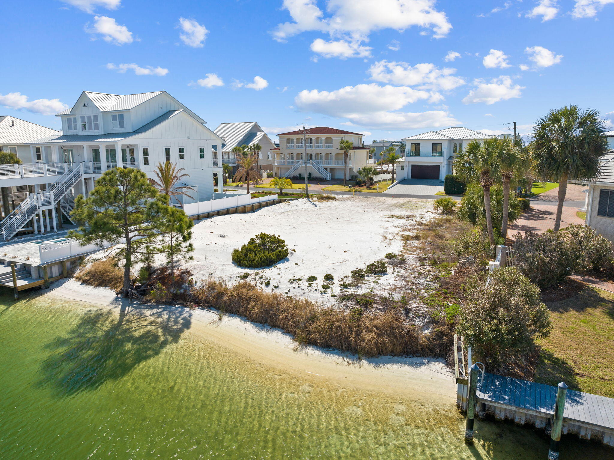 HOLIDAY ISLE - Land