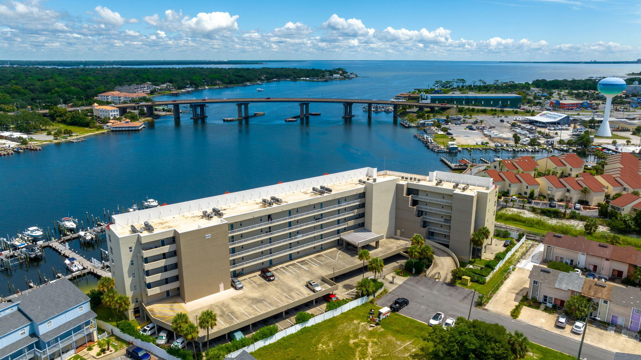 PALM COURT YACHT CLUB - Residential