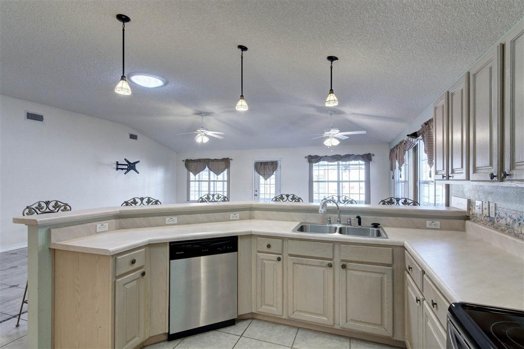 LIGHTHOUSE POINTE - Residential