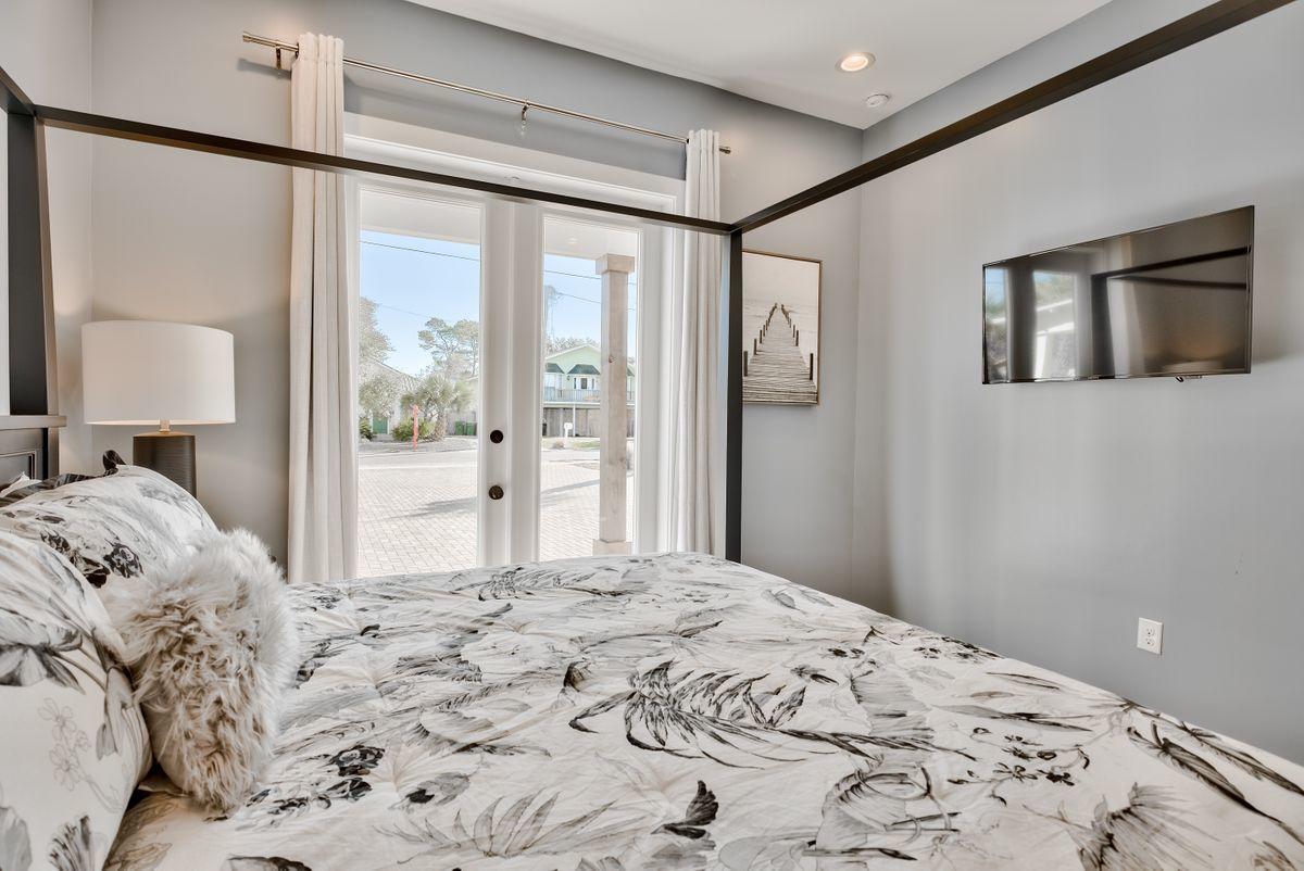 CRYSTAL BEACH - Residential