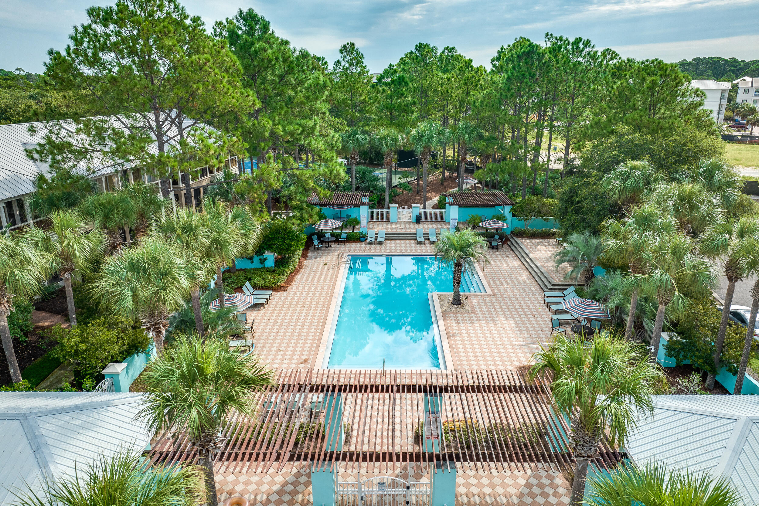 Gulf Place Courtyard - Residential