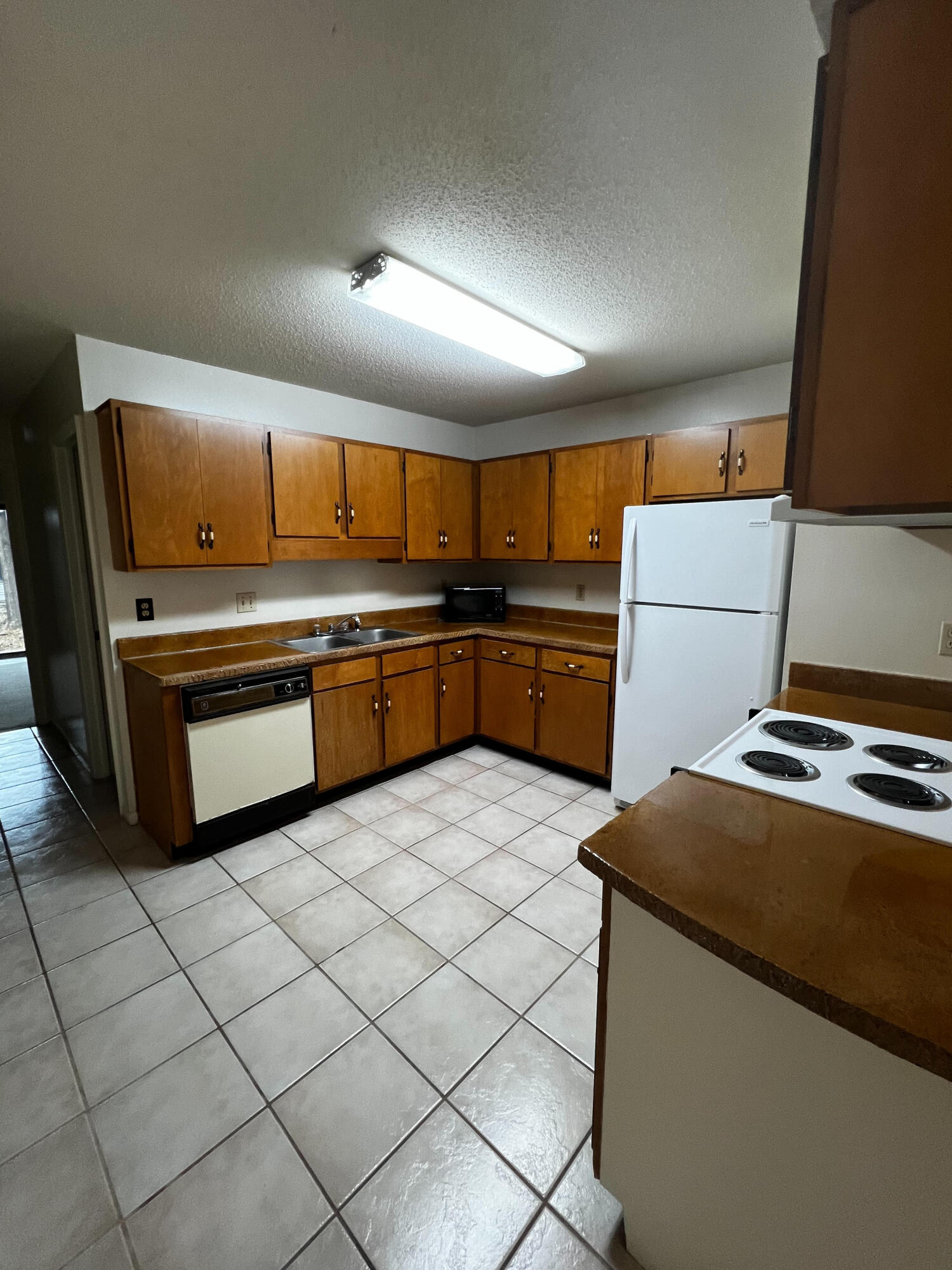 SCOTTWOOD - Residential Lease