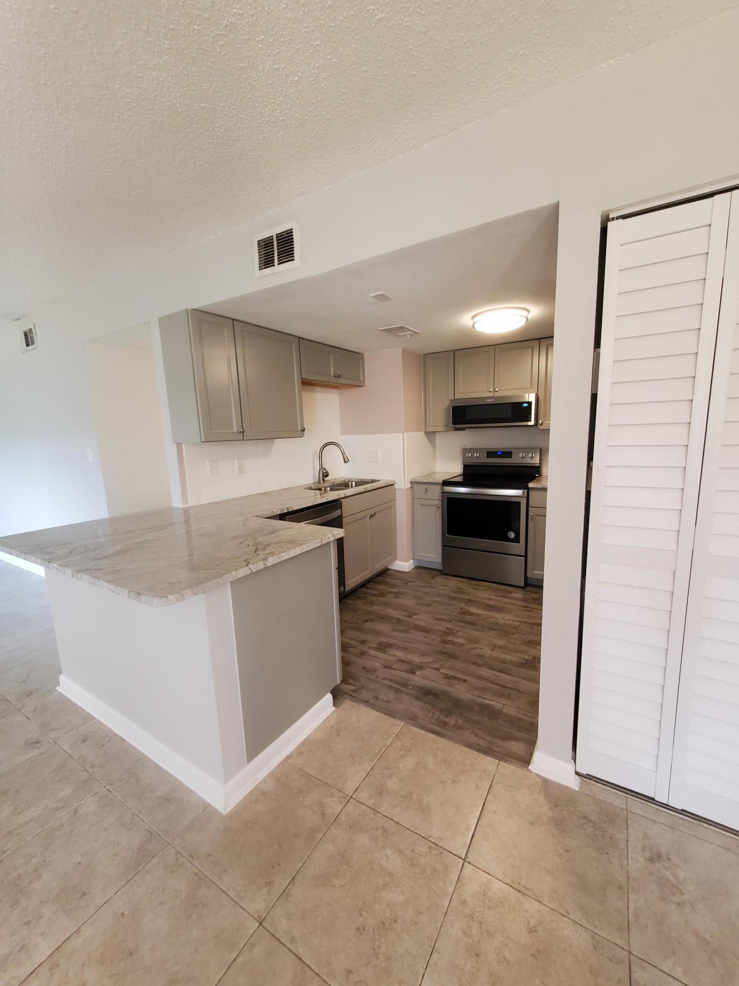 FOUNTAINHEAD CONDO - Residential Lease