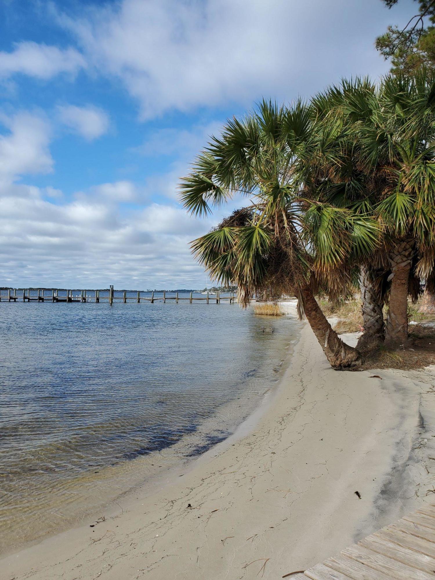 BEAUTIFUL views of the Inter Coastal Waterways! Don't miss out on this elegant 2 bedroom, 2 bath ground unit located in Fountainhead Condominium. Less than 15 minuets to Destin and Hurlburt Field AFB! Features include: Tile & vinyl plank flooring throughout, stainless steel appliances, and granite countertops in kitchen. No washer & dryer in the unit. Amenities include a large community pool, rec room, 
24hr laundry, tennis court, boat slips, dock, and meeting rooms. Water, trash, and sewer is included in the rent. Schedule your showing today!