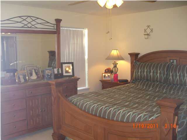 OAK PARK TOWNHOMES - Residential Lease