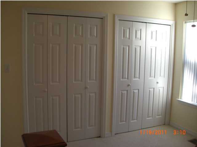 OAK PARK TOWNHOMES - Residential Lease
