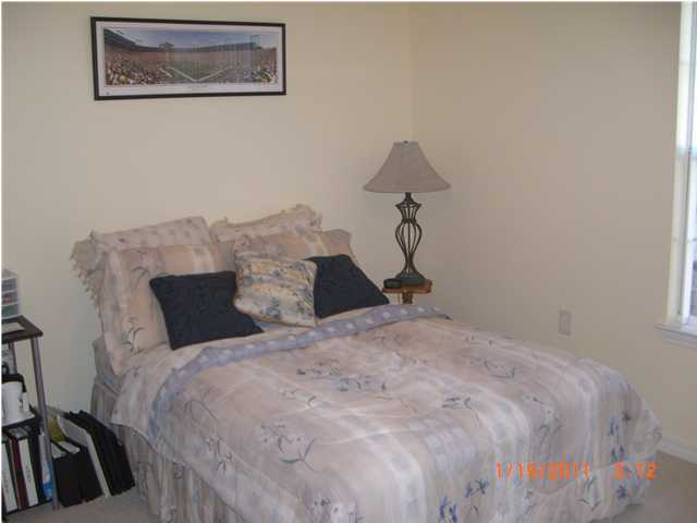 OAK PARK TOWNHOMES - Residential Lease