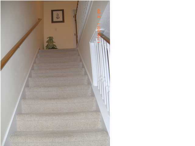 OAK PARK TOWNHOMES - Residential Lease
