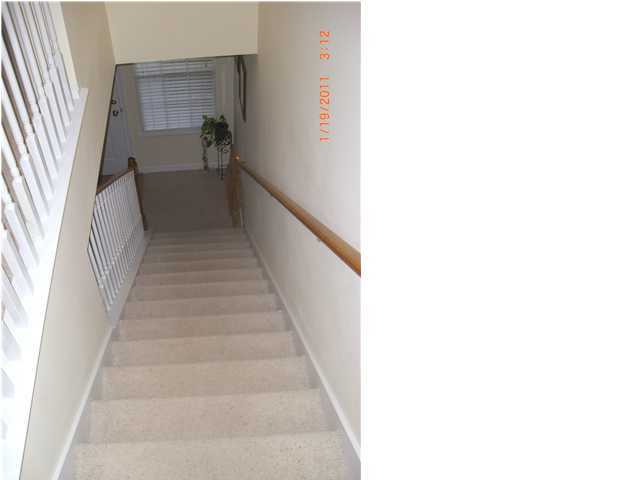 OAK PARK TOWNHOMES - Residential Lease