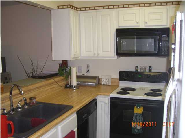 OAK PARK TOWNHOMES - Residential Lease