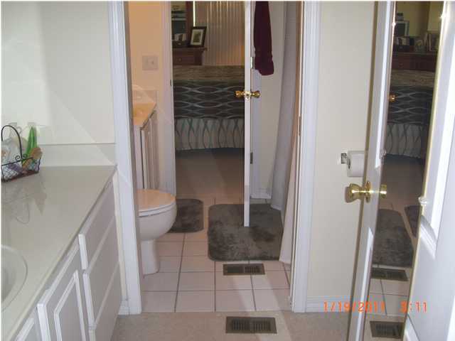 OAK PARK TOWNHOMES - Residential Lease
