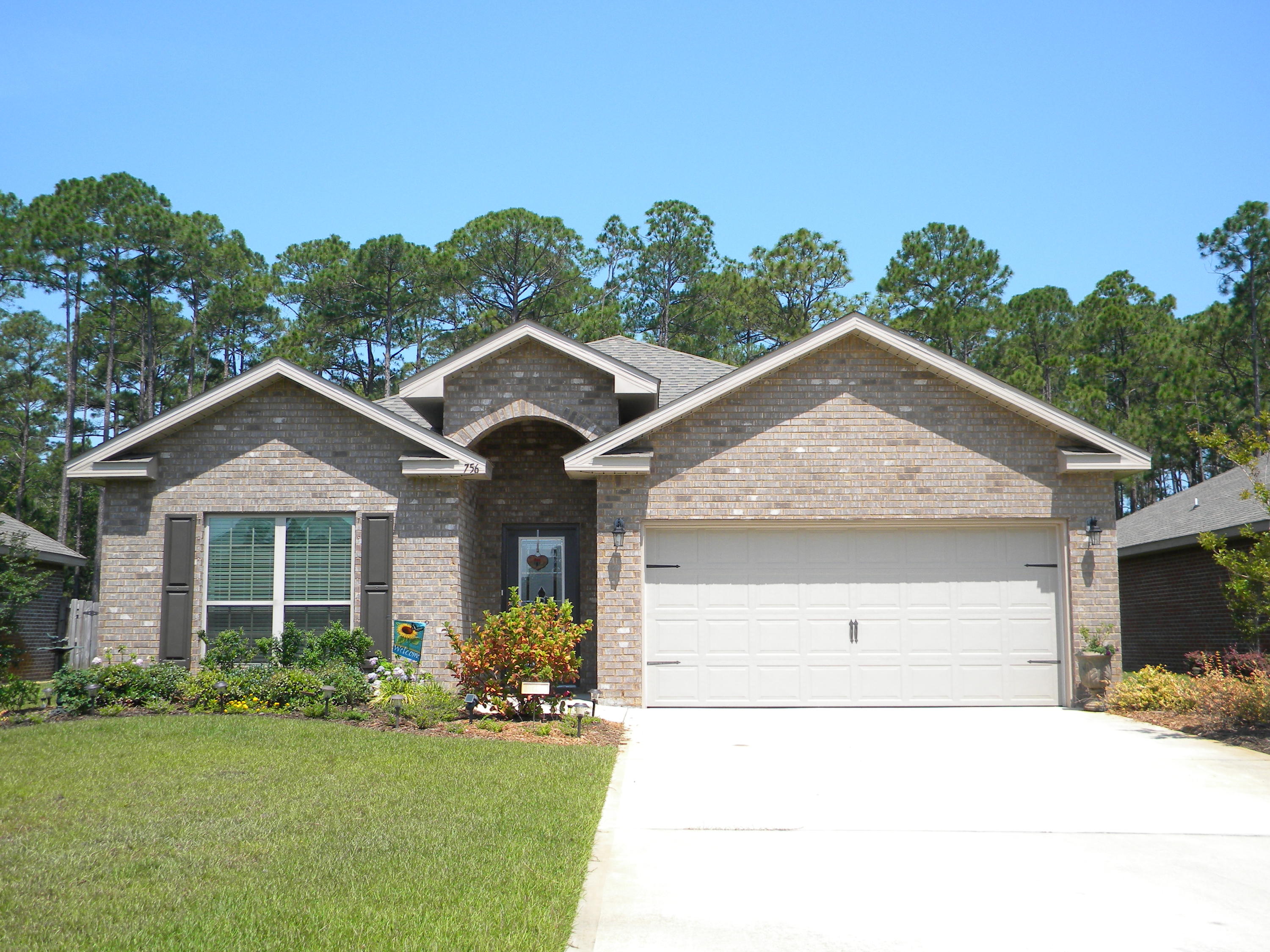 This beautiful 3 bed/2bath home is located in the quiet neighborhood of Driftwood Estates and is minutes from shopping, restaurants, schools and the hospital. Priced to sell, this like new home has only been occupied for about 18 months. It has a sprinkler system with well already installed; along with a central vac and upgraded lighting. The kitchen is equiped with stainless steel appliances, granite counter tops and has walk in pantry. Home has front bonus room which can be used as den, office, or 4th bedroom. As you enter the home you will notice the gorgeous hard wood floors through the hallway, family and dining room. You'll enjoy relaxing on the covered patio in the large back yard surrounded by a privacy fence.