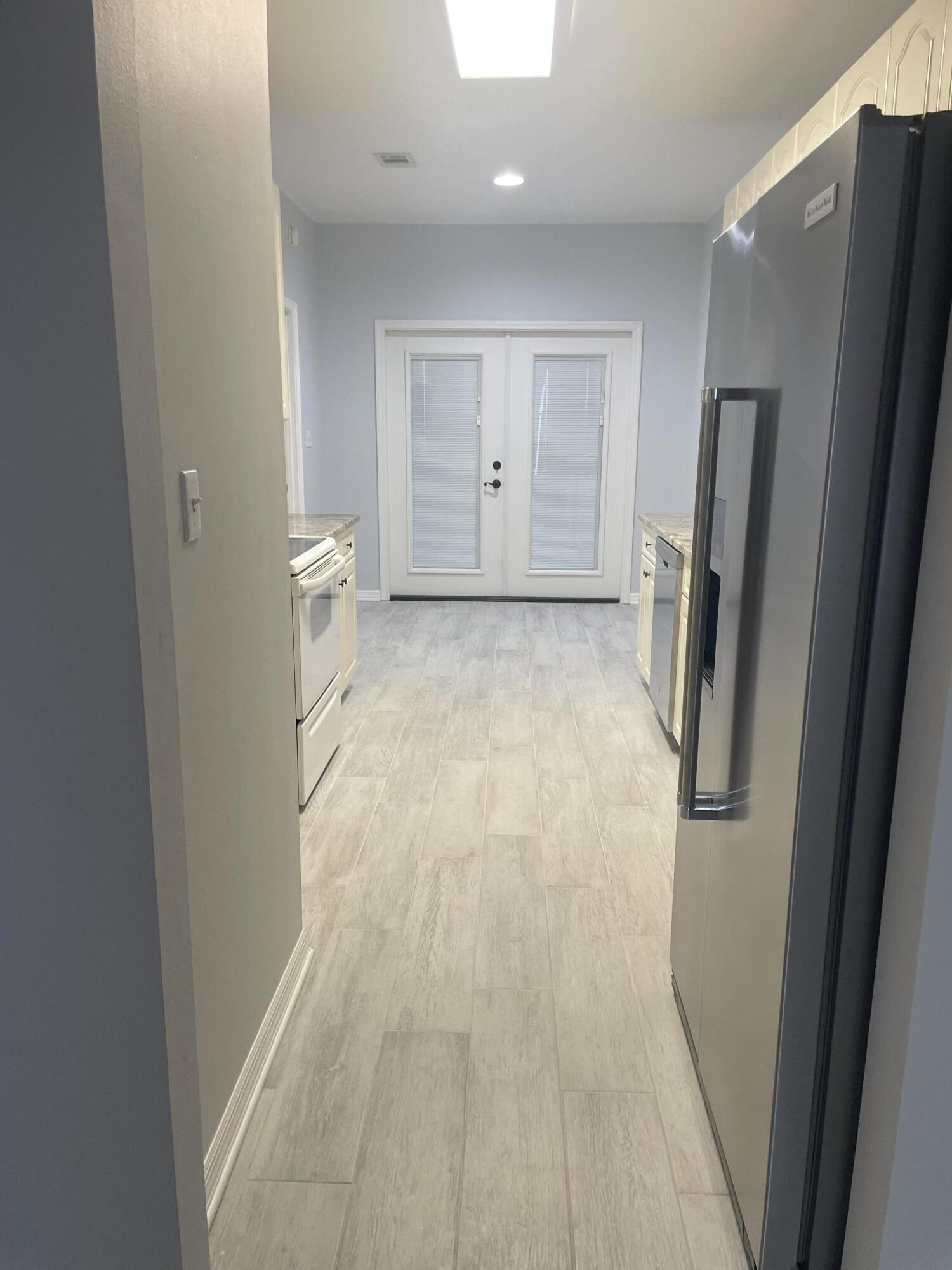 REFLECTIONS AT BLUEWATER BAY T/H - Residential Lease