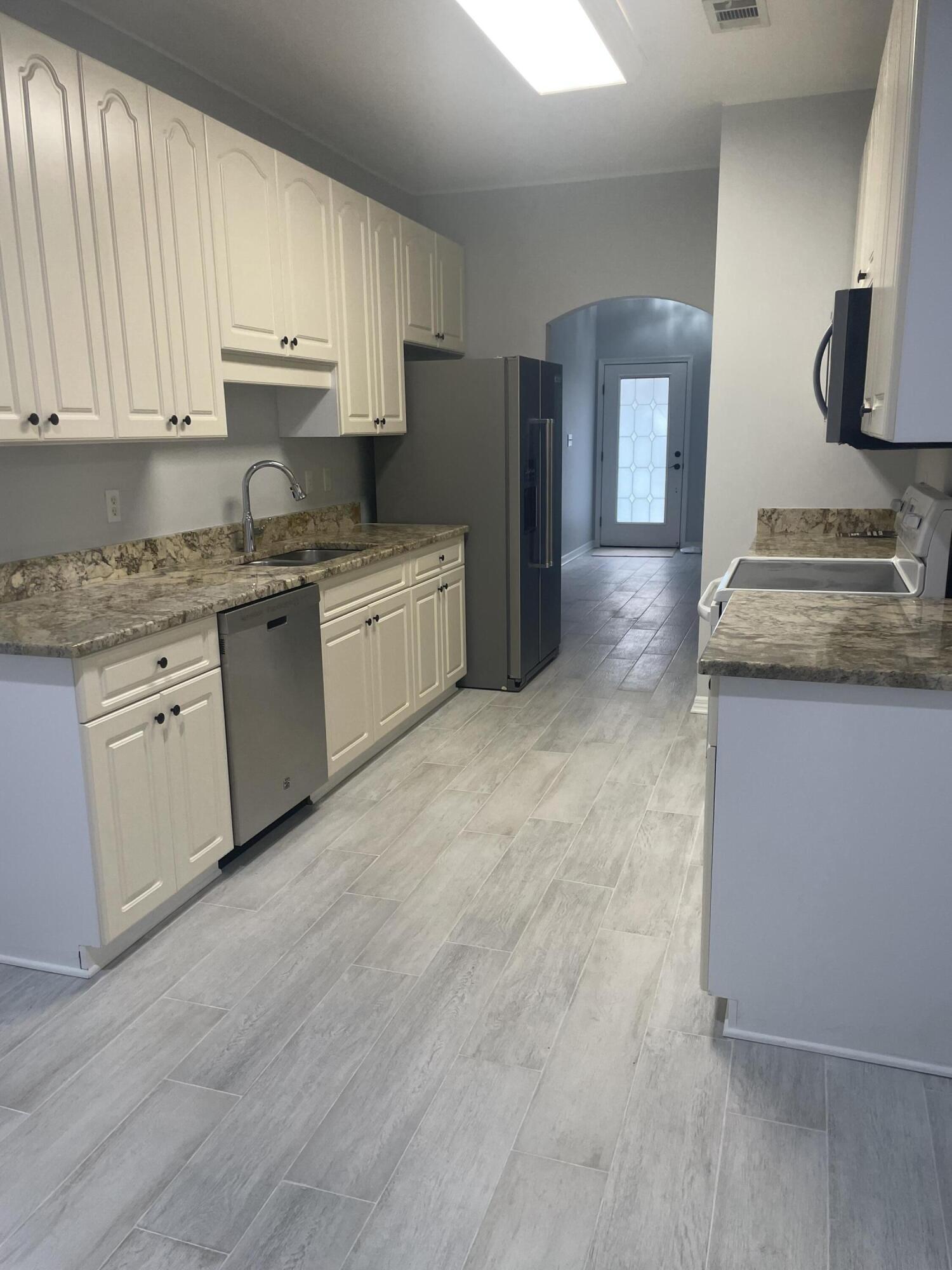 REFLECTIONS AT BLUEWATER BAY T/H - Residential Lease
