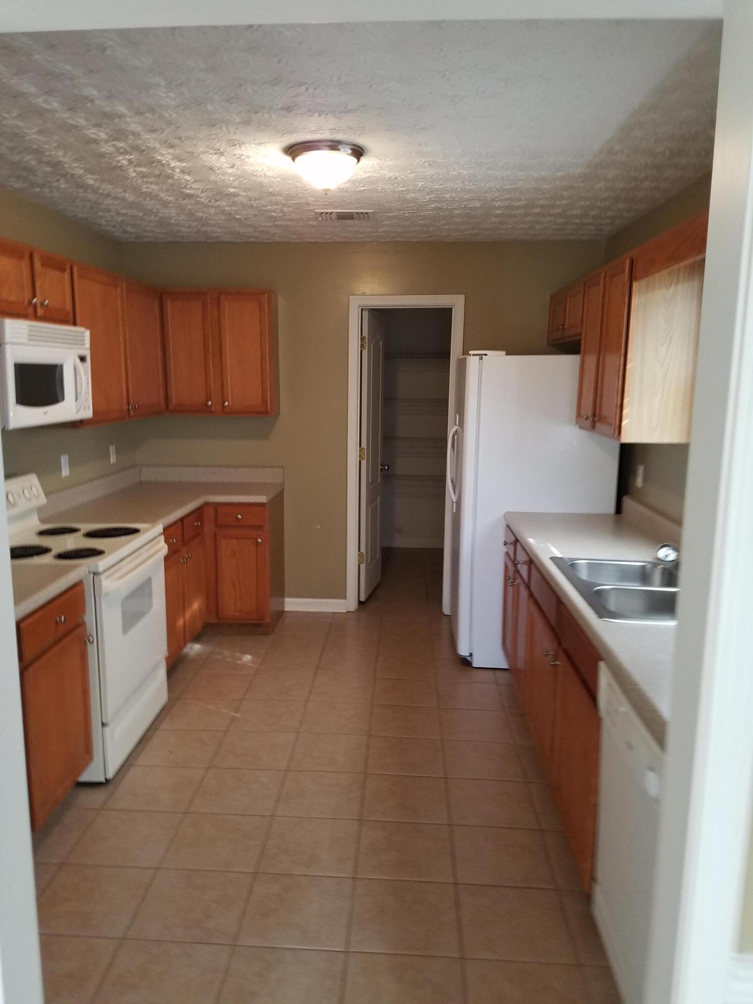 BRANDON OAKS - Residential Lease
