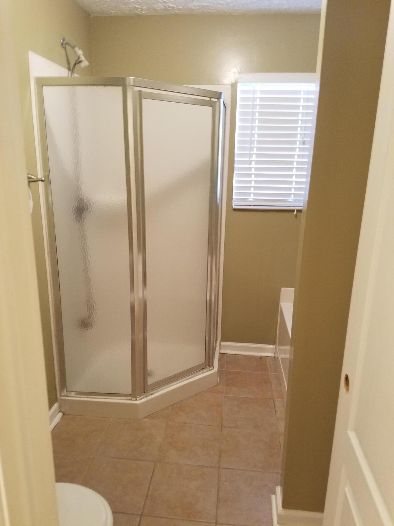 BRANDON OAKS - Residential Lease