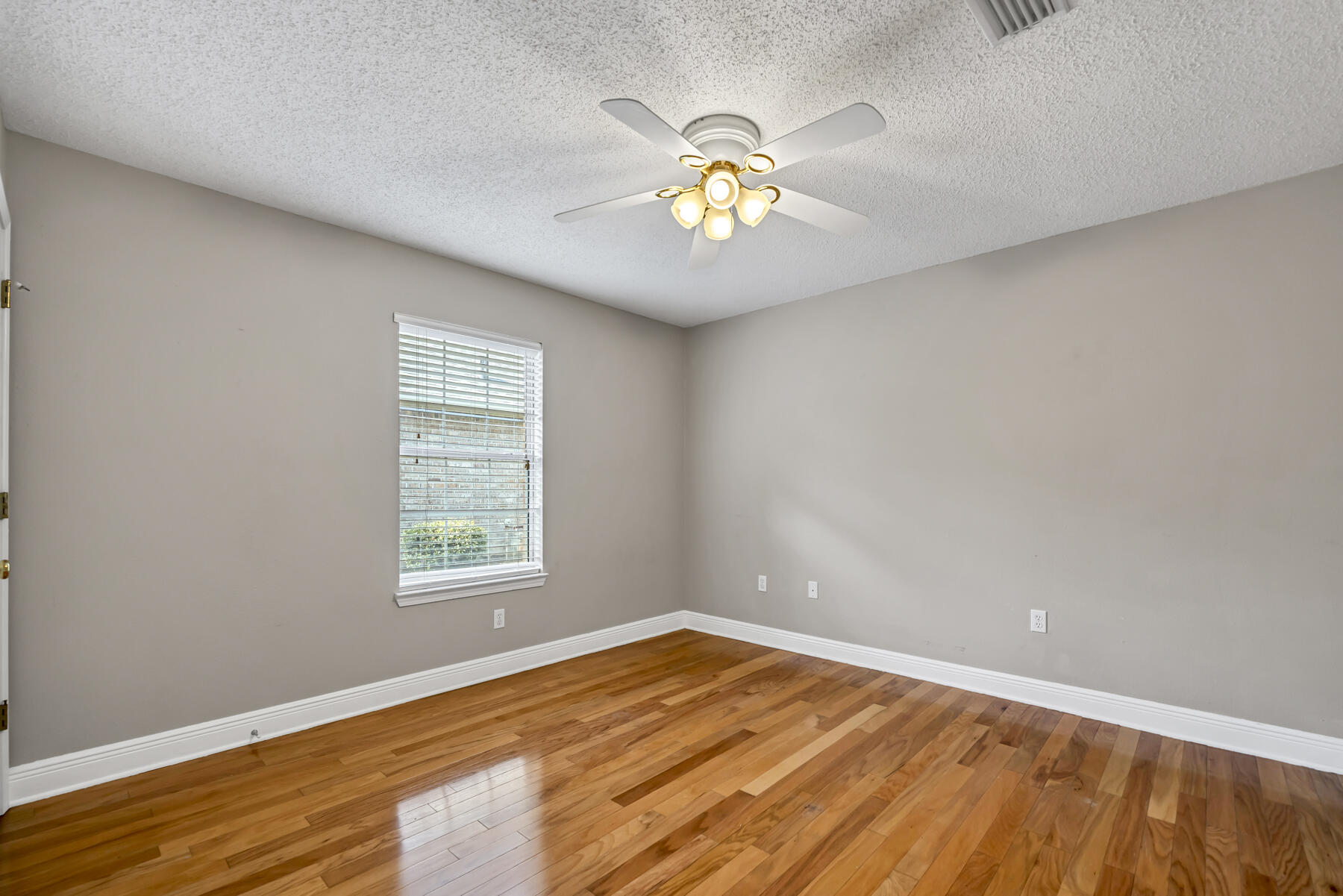 SOUND HAMMOCK - Residential Lease