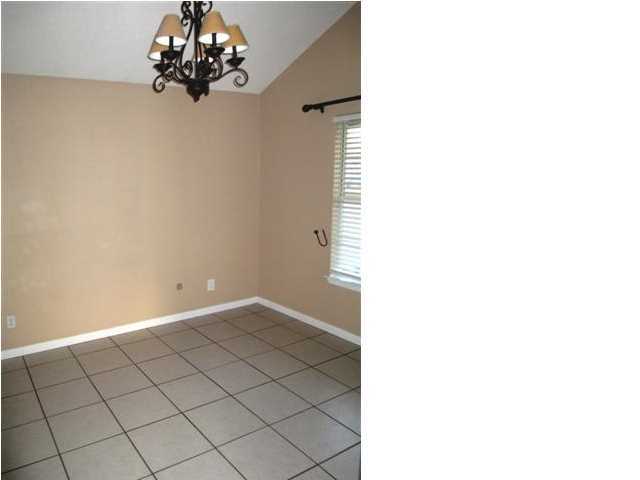 CHATEAU PRES DE LA MER - Residential Lease
