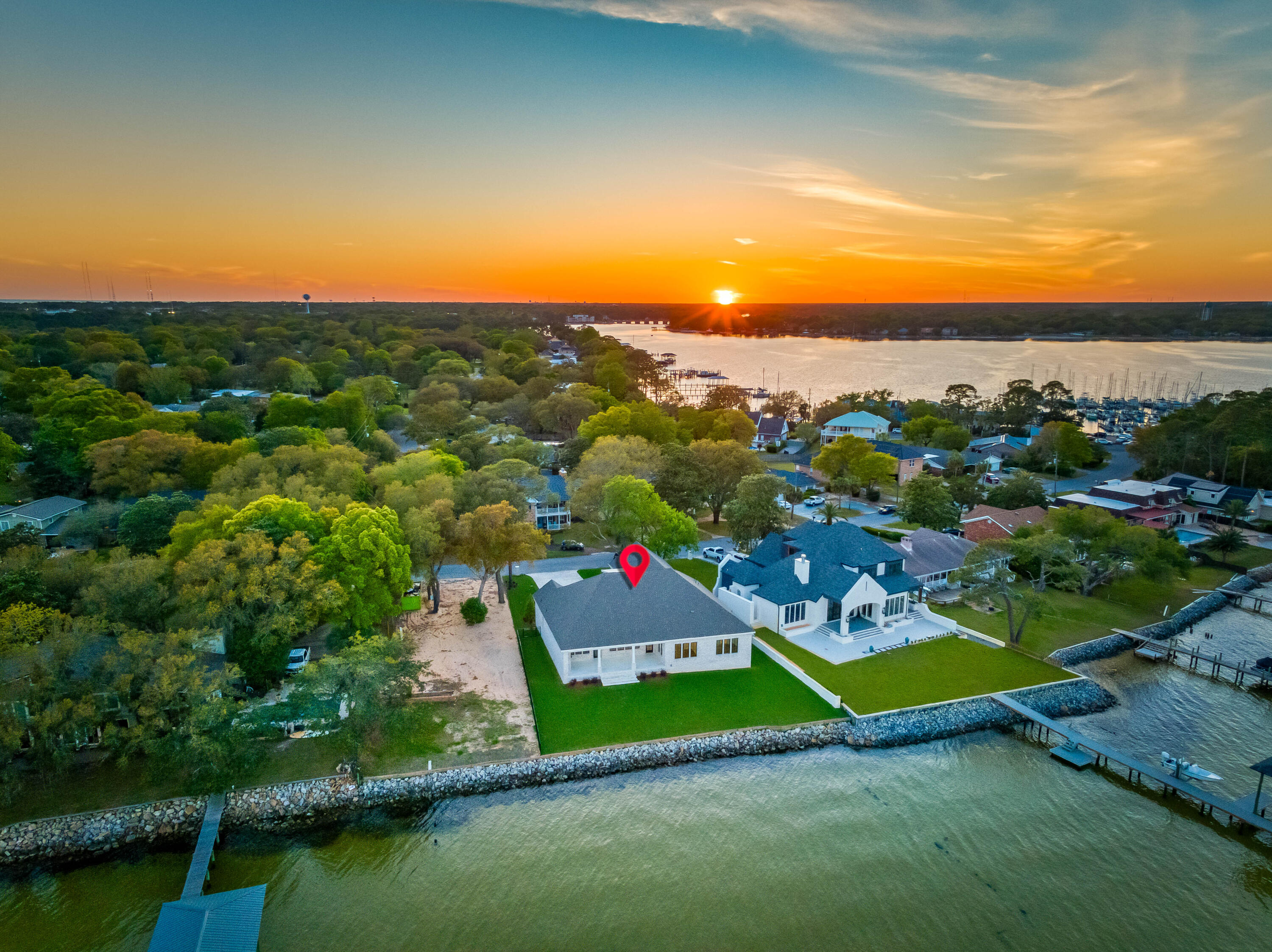 ELLIOTTS POINT - Residential