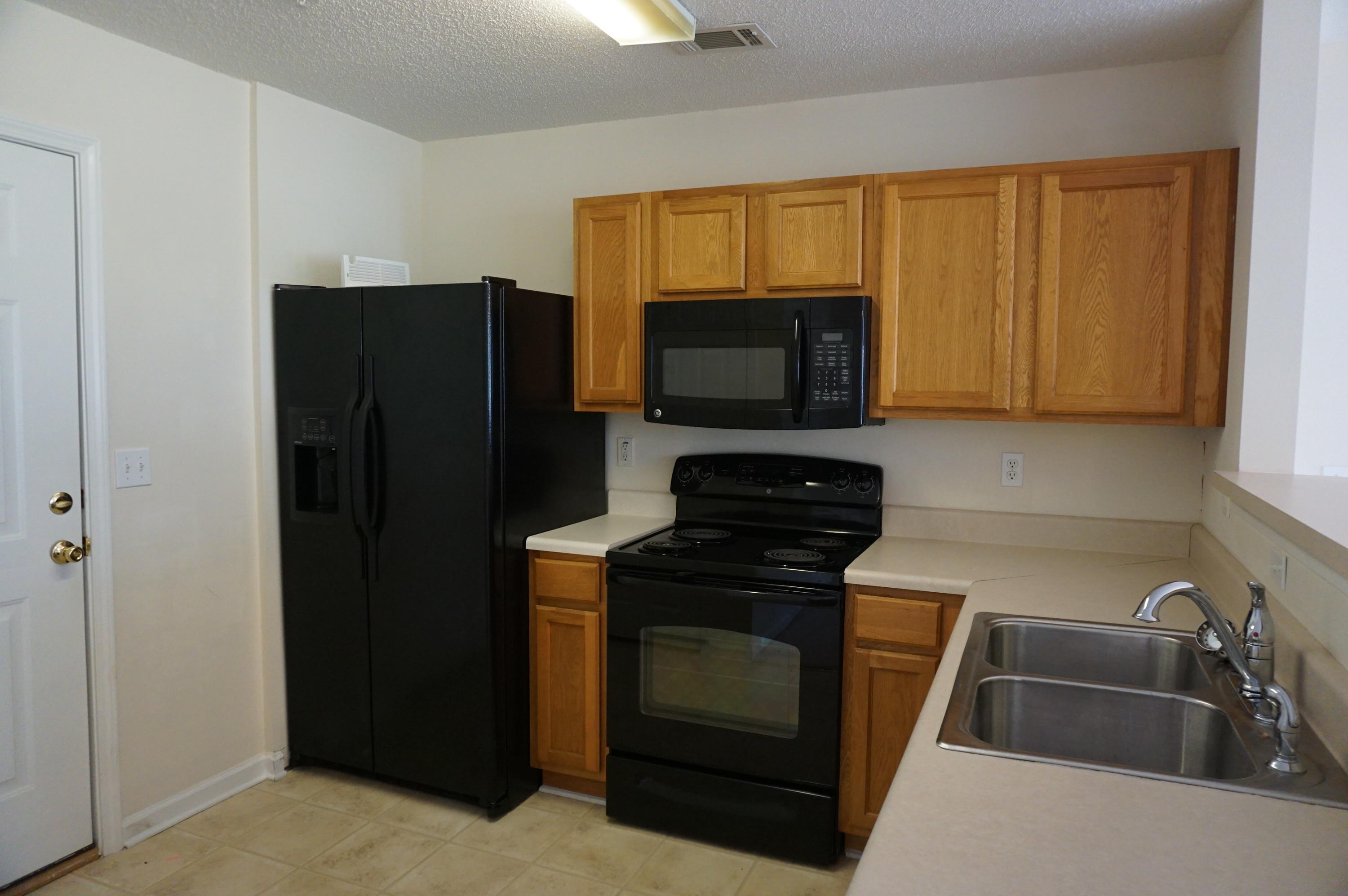 ROLLING PINES T/H LOT 80 BLK C - Residential Lease