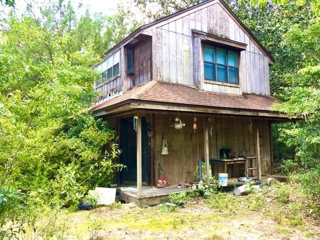 This sale is for two parcels (10-3N-19-19720-00B-0130 and 10-3N-19-19720-00B-0150) consisting of a house and three adjoining lots for a total of 1.4 acres. House is in poor condition. Sale is a cash deal to an adjoining property owner.