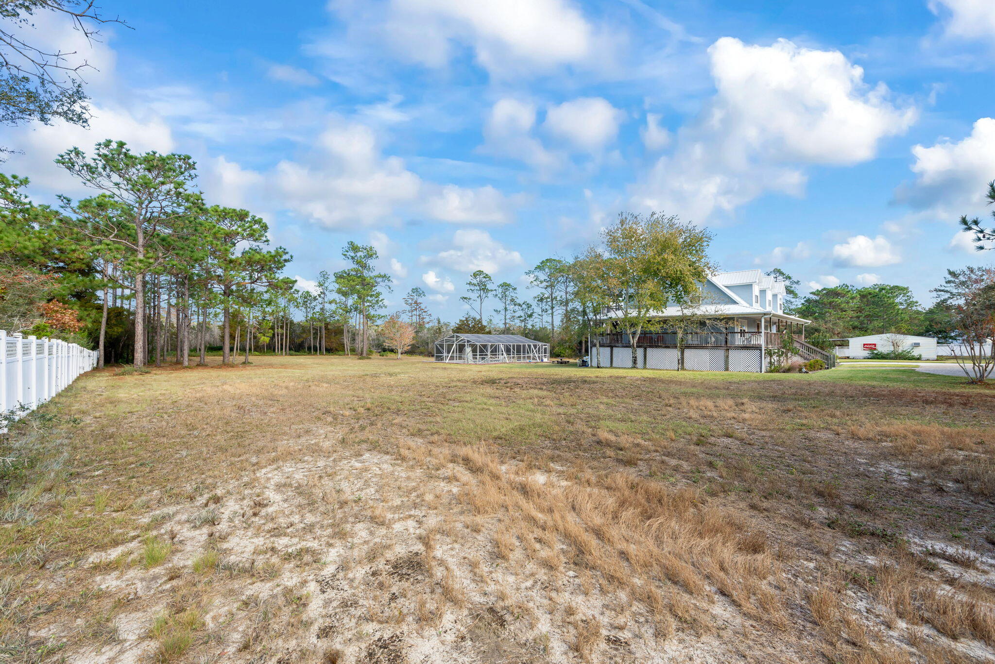 WHISPERING PINES - Land