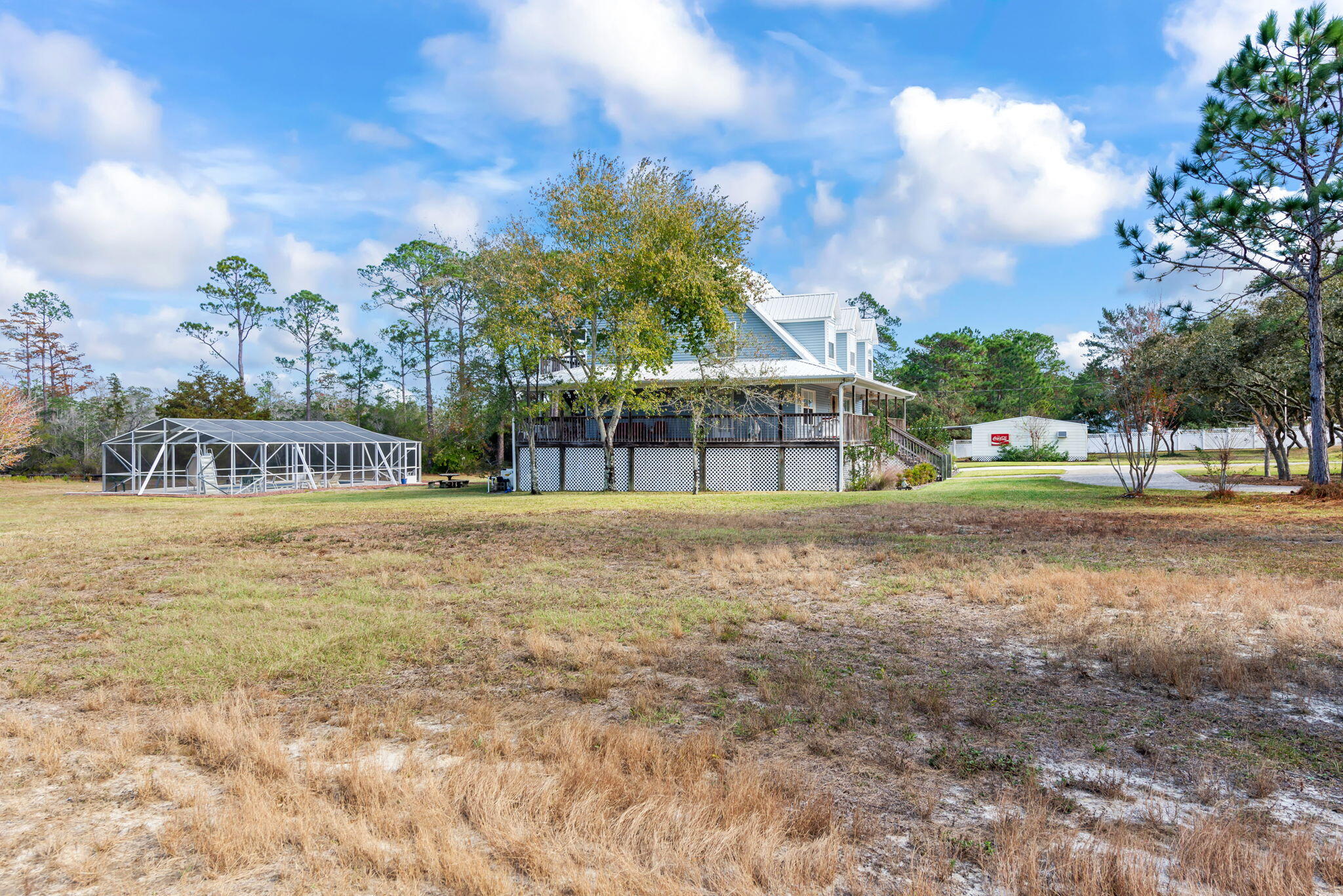 WHISPERING PINES - Land
