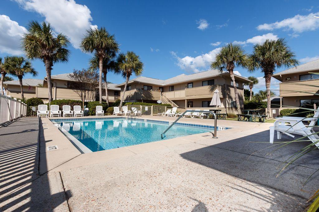 CROSS CREEK CLUB CONDO - Residential
