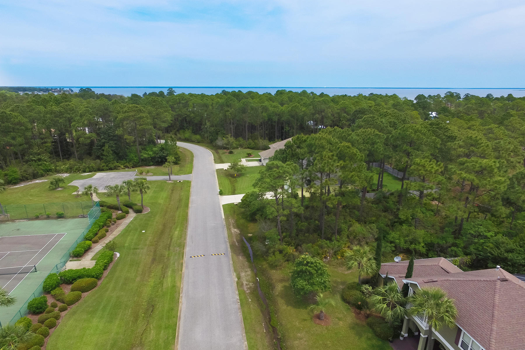 PELICAN BAY - Land