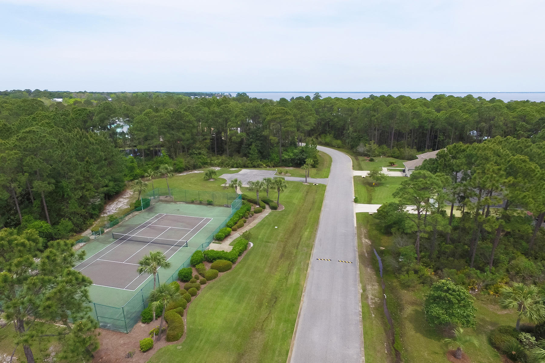 PELICAN BAY - Land